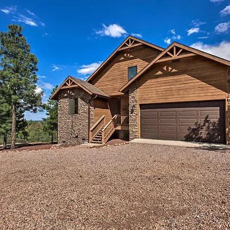 Deck And Views Dog-Friendly Cabin In Show Low!