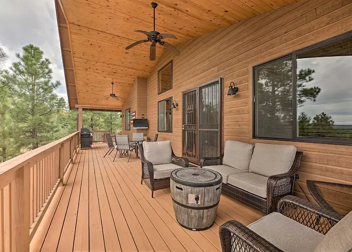 Deck & Views: Dog-friendly In Show Low!